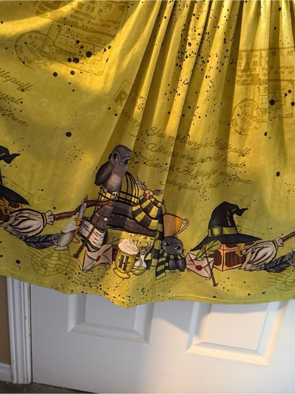 Hufflepuff Harry Potter Dress โ 2XL - Picture 2 of 3